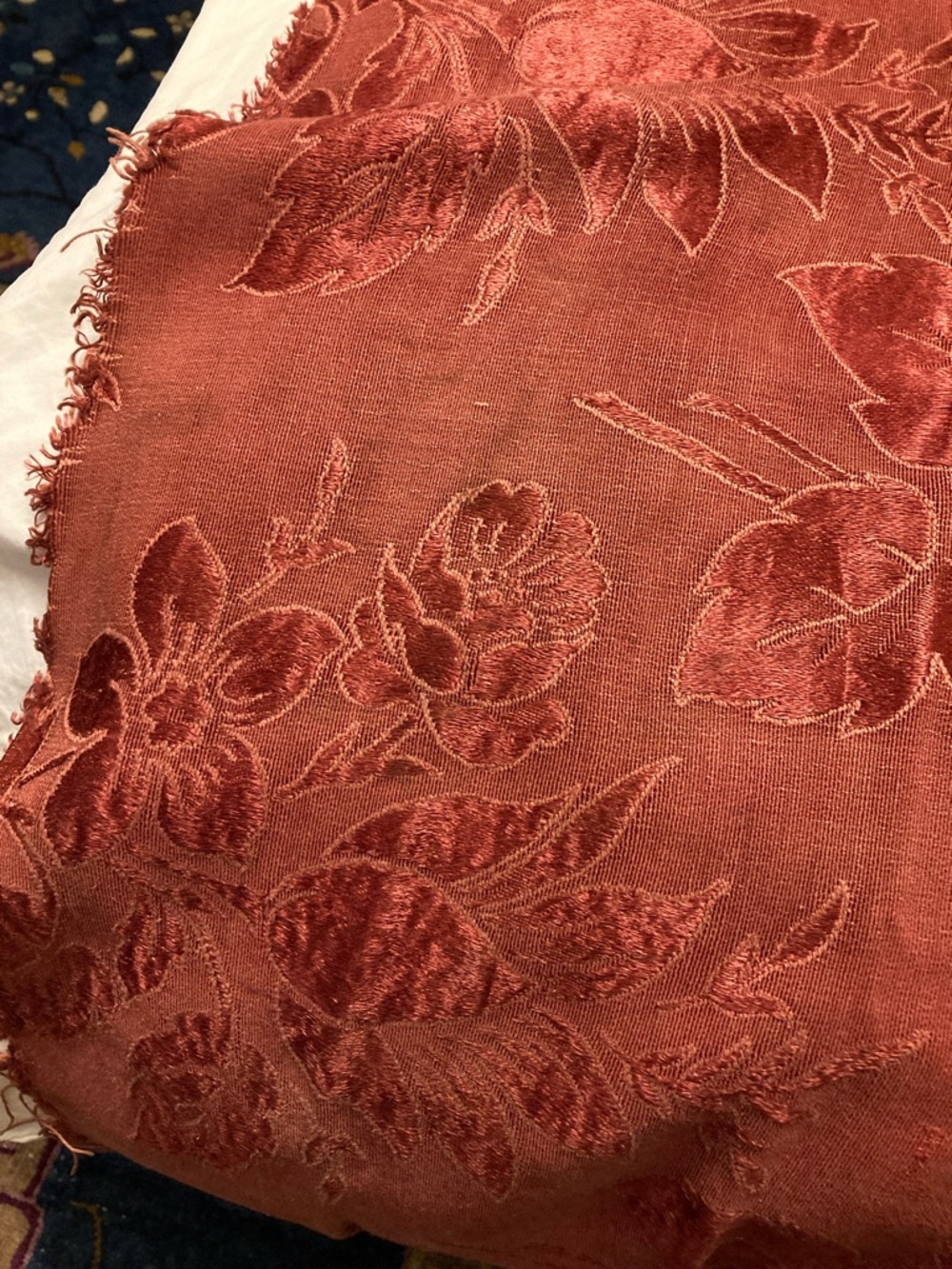 Fabulous 1930s velvet rayon fabric remnant - Picture 4 of 12